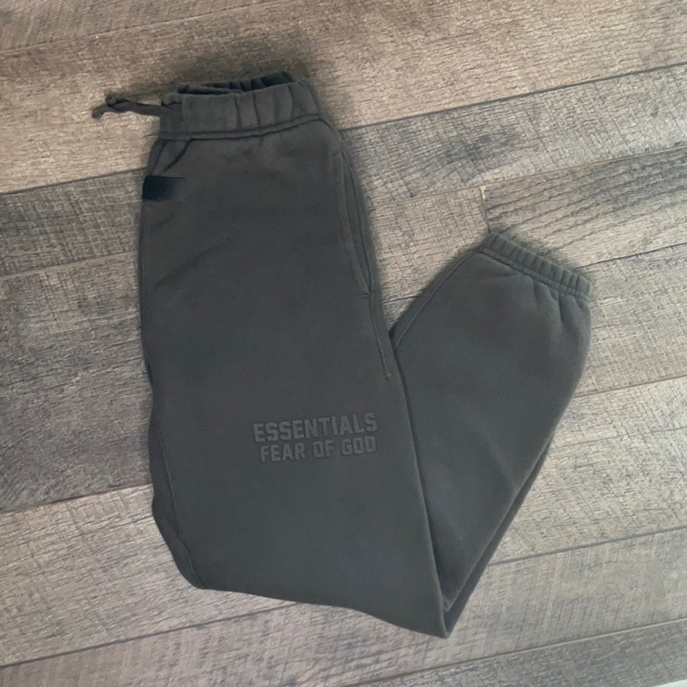 ❌sold Fear of God, sweats size 8